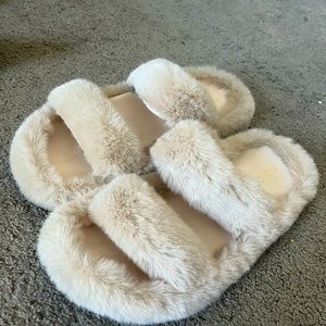 Fashion Nova size 8.5 tan slippers